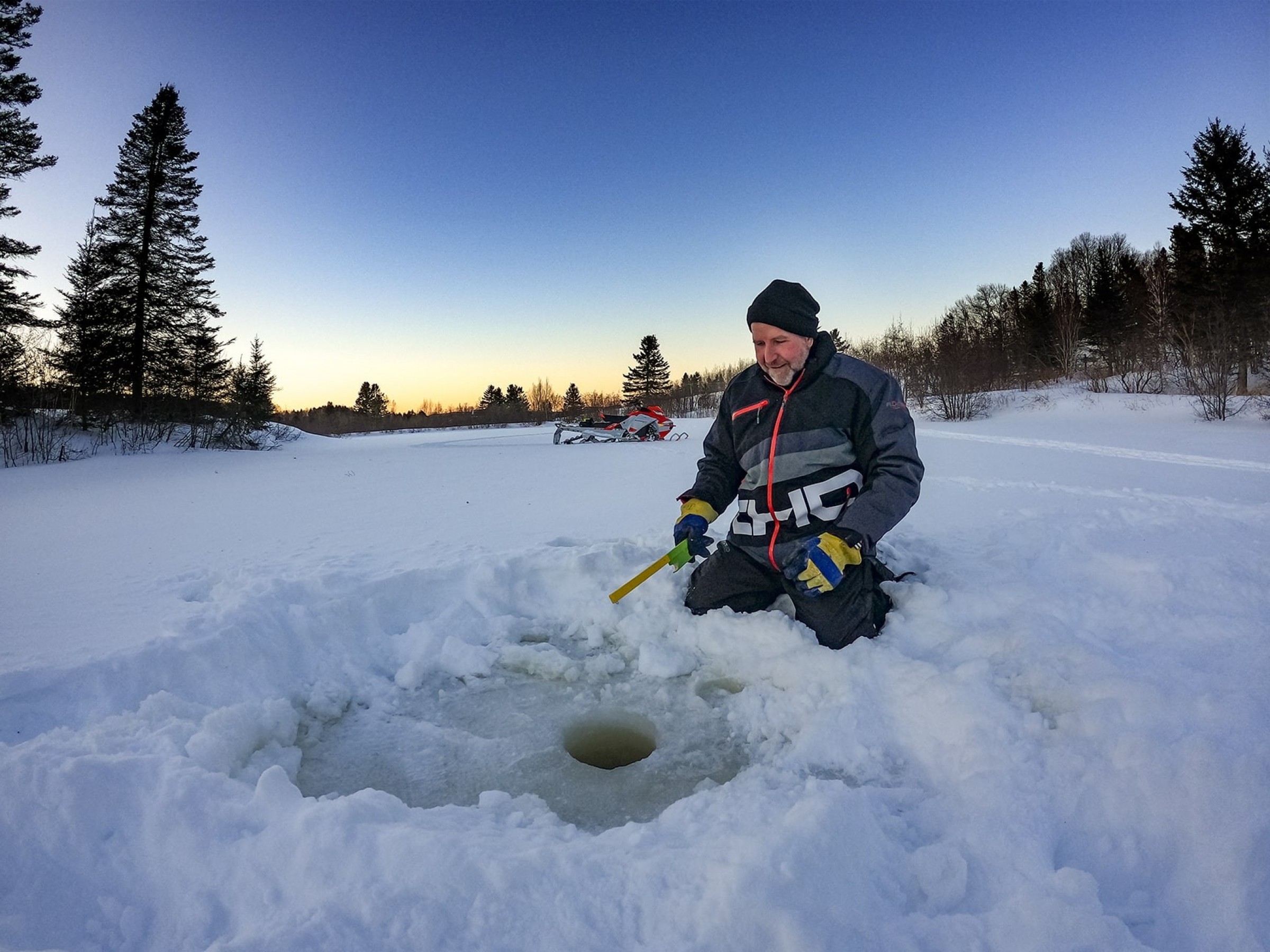 Ice Fishing - Winter Activities - What to do - Tourisme Côte-Nord